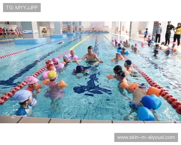 游泳队举办开放教学日吸引潜在学员体验,游泳教学馆 游泳队举办开放教学日吸引潜在学员体验,游泳教学馆